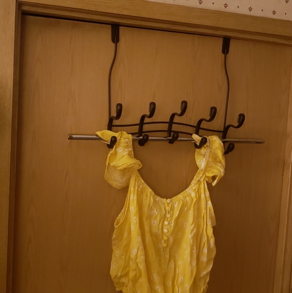 Forever 21 yellow crop top. - Picture 2 of 2